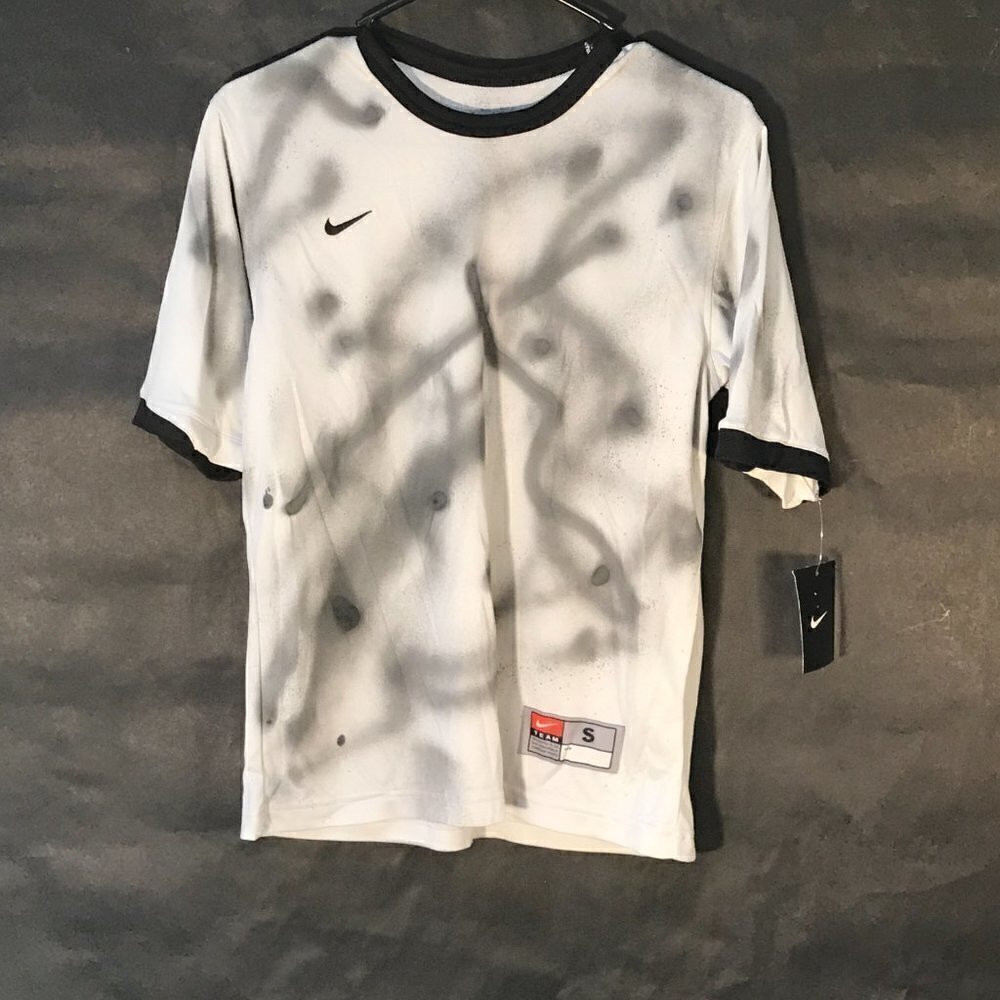 NWT NIKE Futbol Soccer Spay Paint Activewear Athletic Workout Jersey - Picture 3 of 12